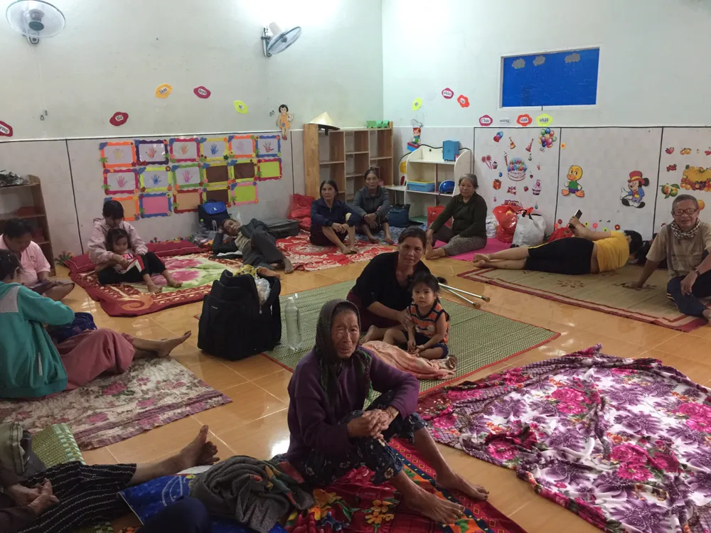 Căng mình ứng phó bão số 9 ảnh 2