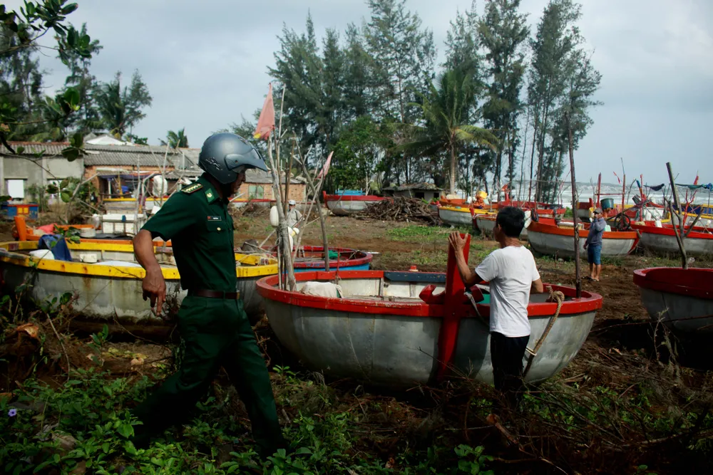 Căng mình ứng phó bão số 9 ảnh 26