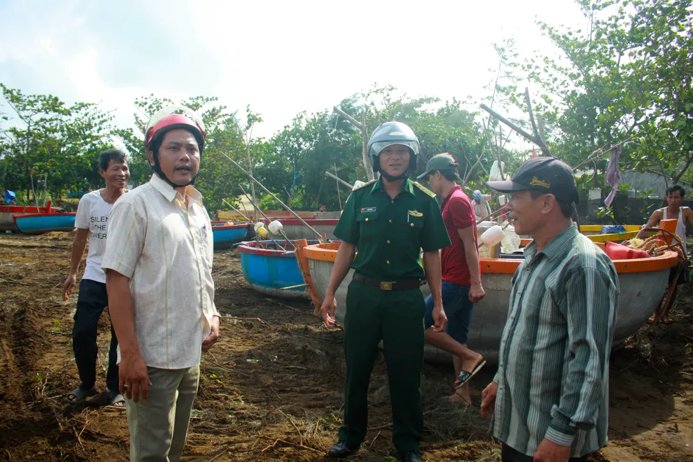 Căng mình ứng phó bão số 9 ảnh 27