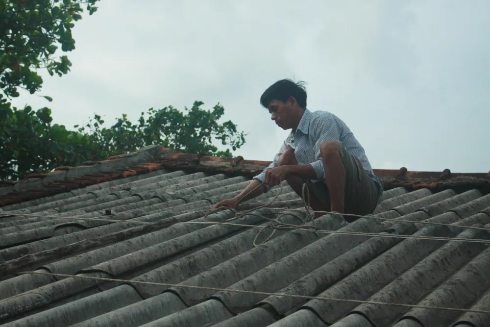 Căng mình ứng phó bão số 9 ảnh 25