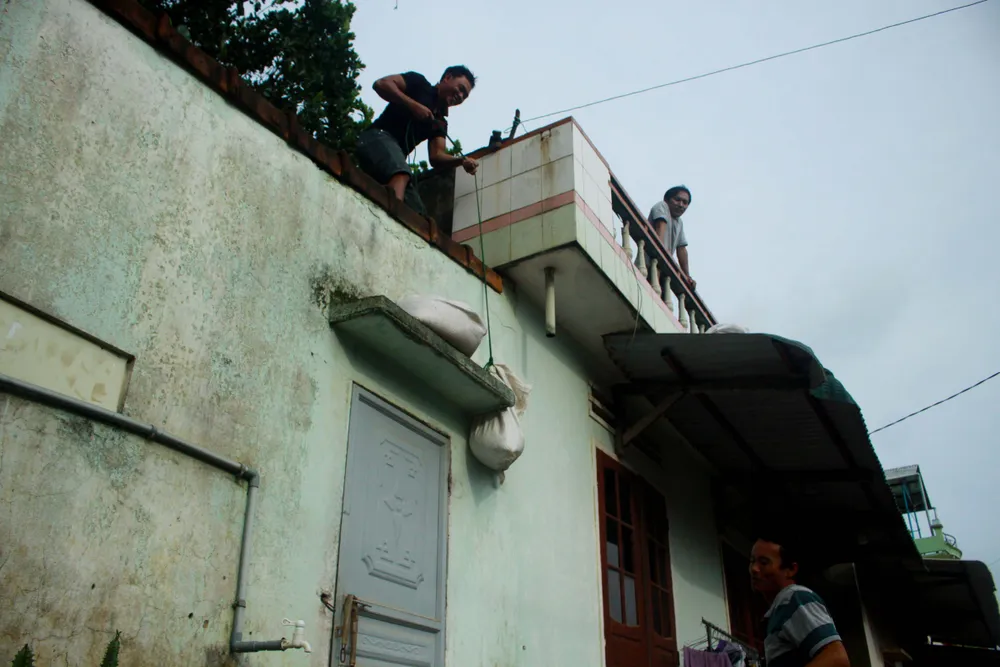 Căng mình ứng phó bão số 9 ảnh 24