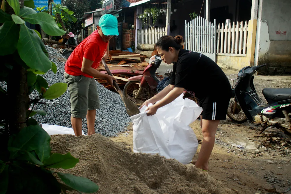 Căng mình ứng phó bão số 9 ảnh 23