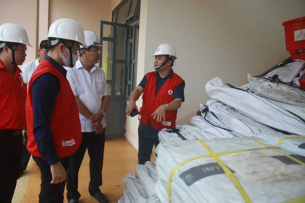 Cứu trợ khẩn cấp các hộ dân tỉnh Quảng Ngãi ảnh 3