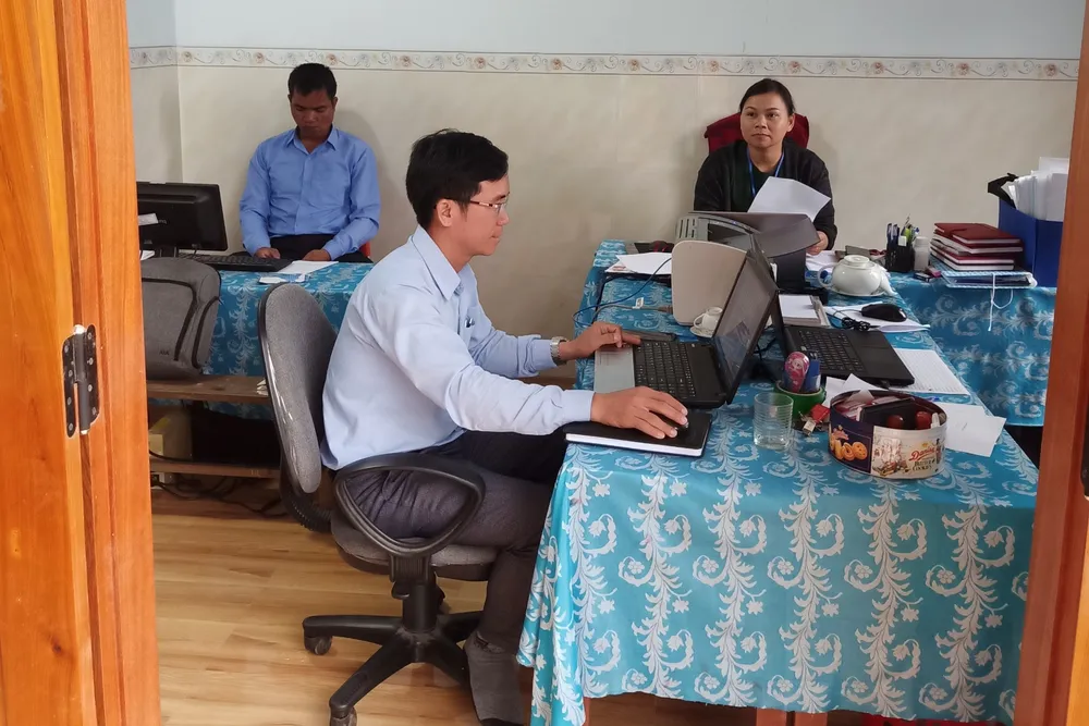 Quảng Ngãi di dời 300 người dân vì vết nứt núi sạt lở kéo dài ảnh 7