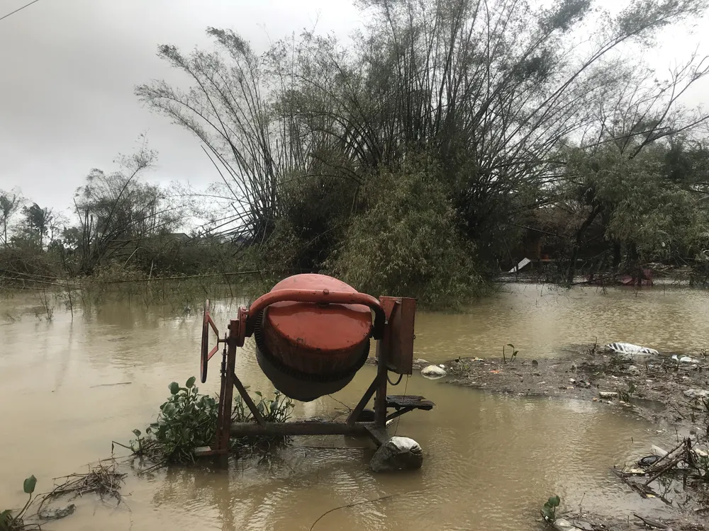 Nước lũ dâng cao, nhiều nơi ở Quảng Ngãi bị ngập sâu ảnh 9