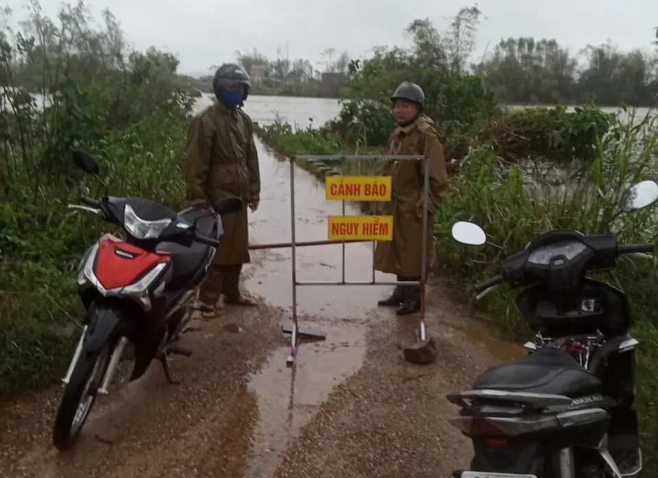 Huyện đảo Lý Sơn xuất gạo cấp người dân đảo Bé ứng phó bão số 13 ảnh 3