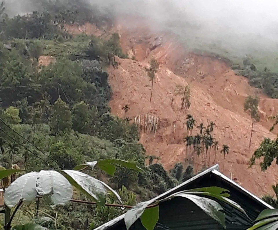  Sạt lở kinh hoàng ở Sơn Tây, Quảng Ngãi ảnh 2