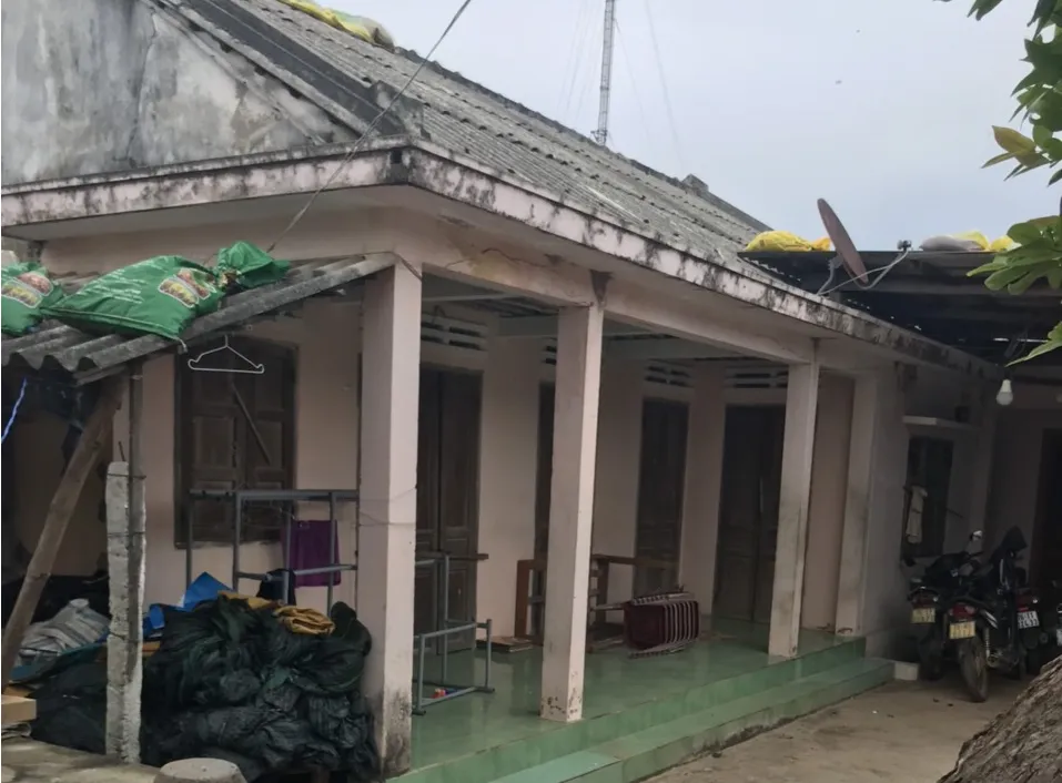 Di dời dân, chằng chống nhà cửa trước cơn bão số 13  ảnh 22