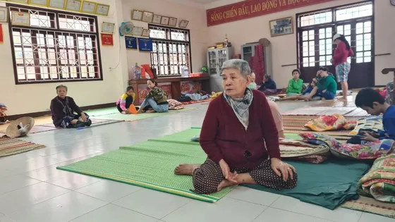 Hàng trăm người dân đảo Cồn Cỏ di tản xuống hầm trú bão ảnh 2