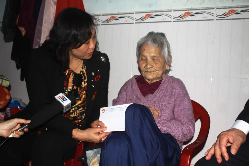 TPHCM trao quà tết cho người dân Quảng Nam, Quảng Ngãi ảnh 6