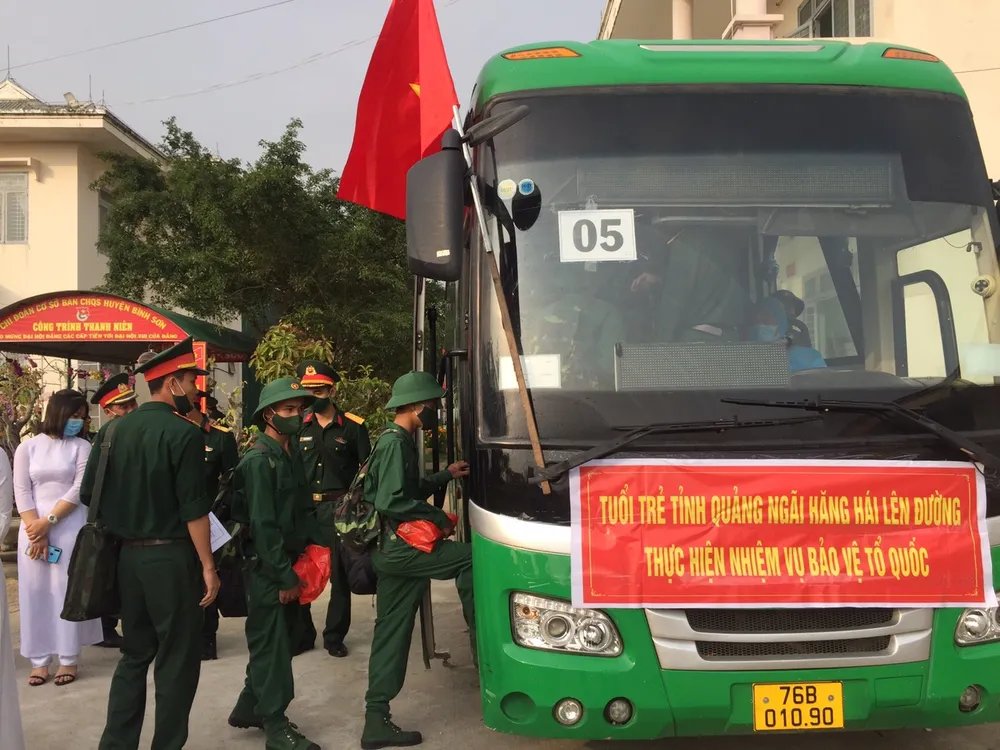 Hàng chục ngàn thanh niên miền Trung lên đường nhập ngũ ảnh 3