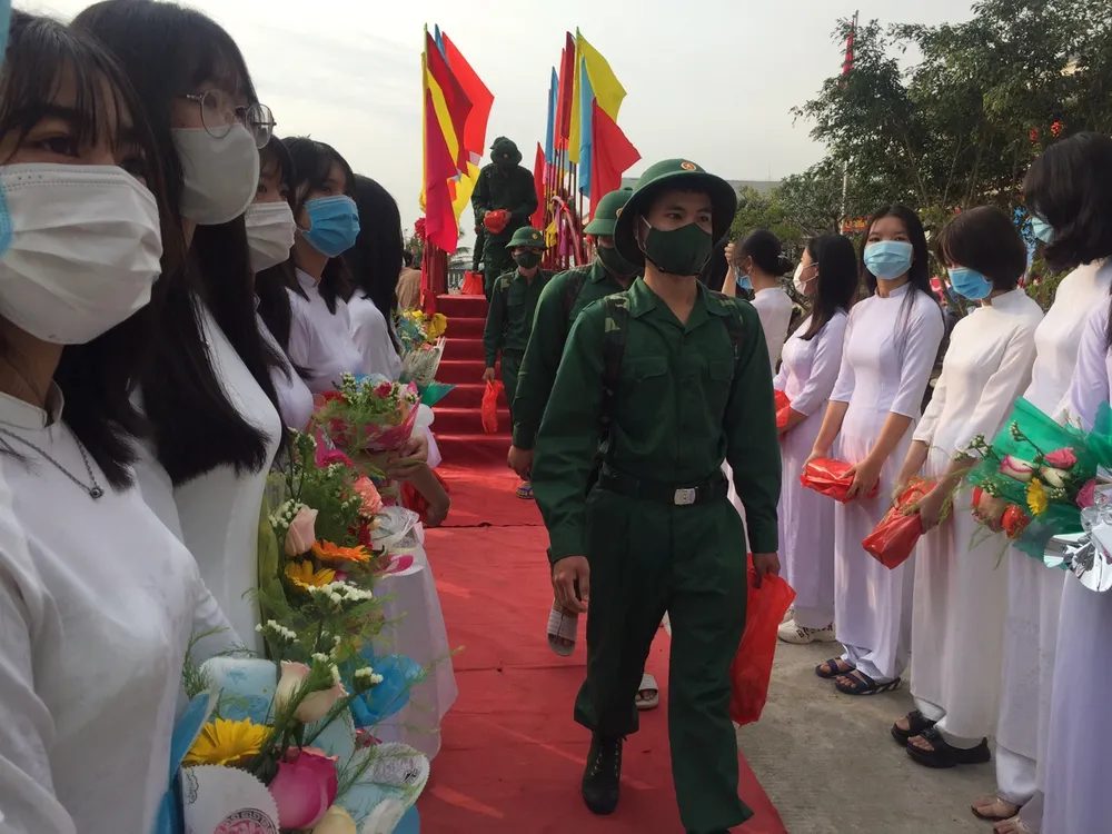Hàng chục ngàn thanh niên miền Trung lên đường nhập ngũ ảnh 4