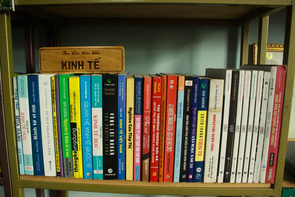 Chàng trai xây dựng thư viện miễn phí với 14.000 cuốn sách cho học sinh  ảnh 6