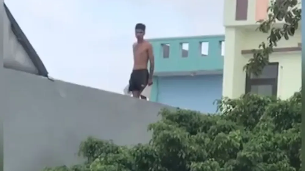  Khống chế thanh niên có dấu hiệu “ngáo đá” leo nhà dân ảnh 1