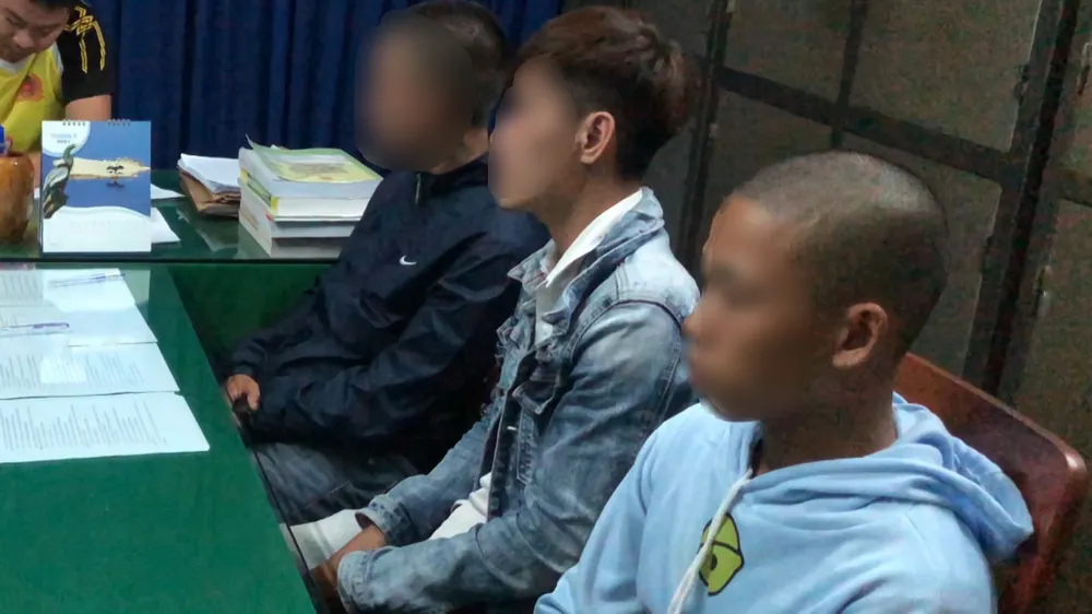 Giải cứu 5 bé gái bị “chăn dắt” làm tiếp viên ở quán karaoke ảnh 1