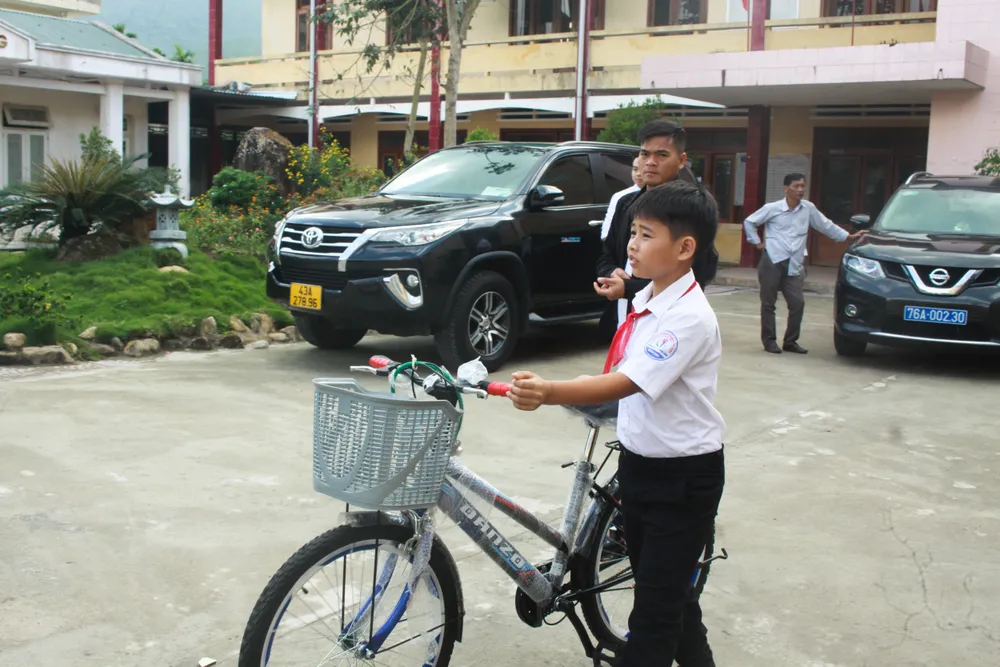 Hội Hỗ trợ khắc phục hậu quả bom mìn Việt Nam trao hỗ trợ sinh kế cho dân nghèo  ảnh 6