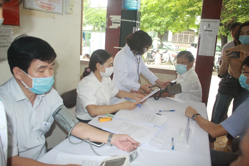 50 người đầu tiên tiêm vaccine Covid-19 ở Quảng Ngãi ảnh 3