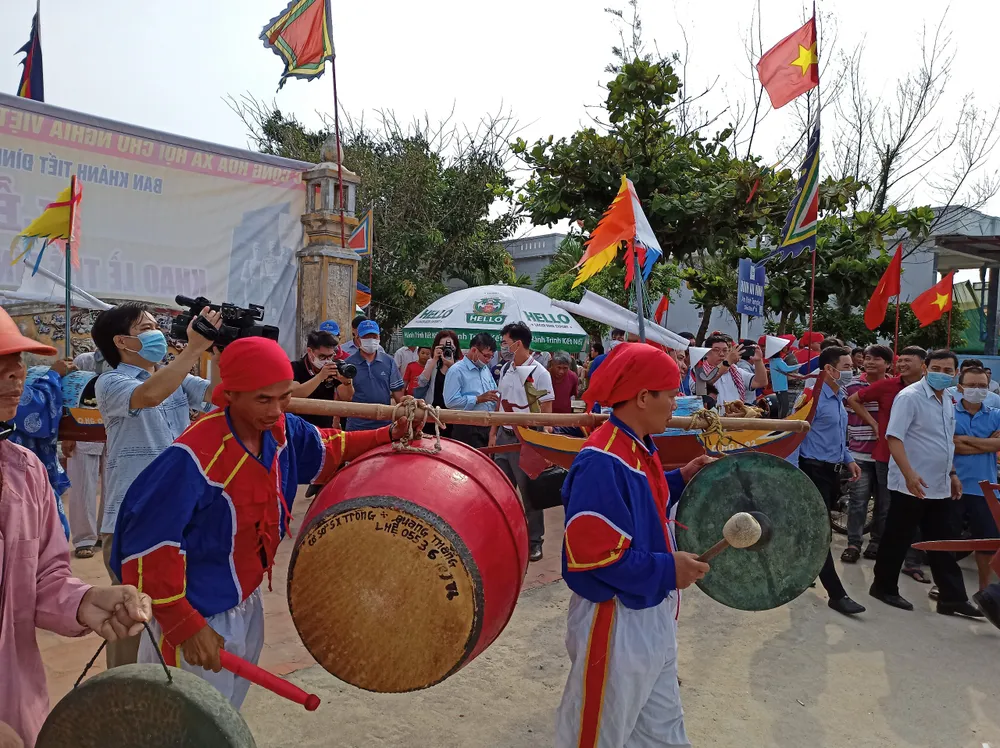 Lễ hội đua thuyền tứ linh Lý Sơn được công nhận là di sản văn hóa phi vật thể quốc gia ảnh 10