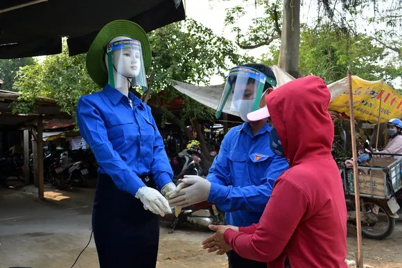 Quảng Ngãi yêu cầu không tập trung quá 50 người để phòng dịch Covid-19 từ 0 giờ ngày 5-5 ảnh 1