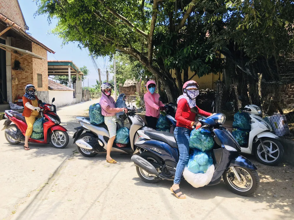 Nấu cơm và hỗ trợ thực phẩm cho người dân yên tâm cách ly phòng chống Covid-19 ảnh 19