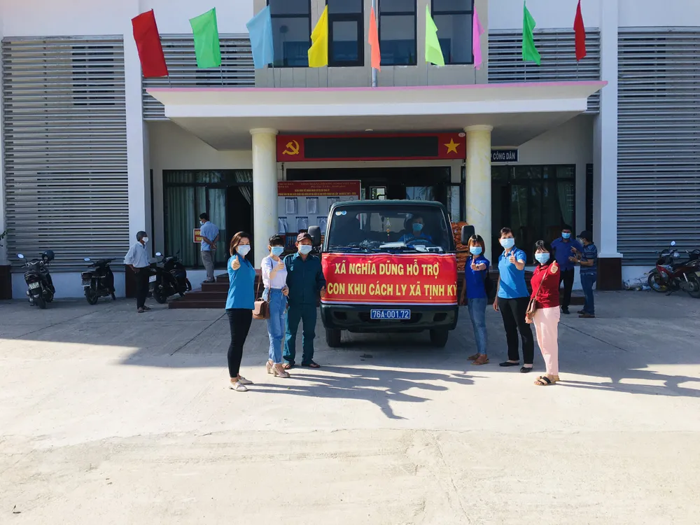 Nấu cơm và hỗ trợ thực phẩm cho người dân yên tâm cách ly phòng chống Covid-19 ảnh 16