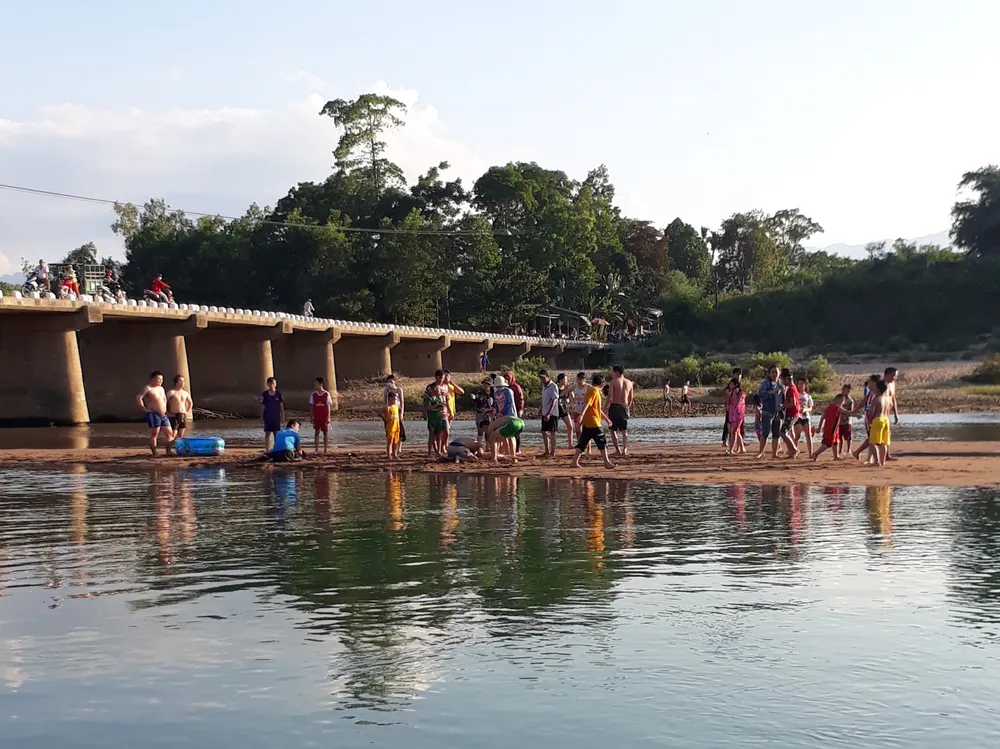 Khen thưởng giáo viên Tổng phụ trách Đội dũng cảm cứu người đuối nước ảnh 2