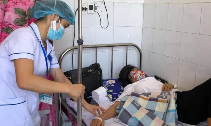 Quảng Ngãi: 26 trường hợp ngộ độc nghi ăn bánh mì ảnh 1