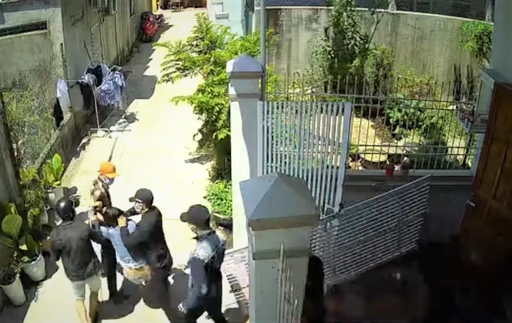 Giải cứu người phụ nữ bị nhóm đòi nợ bắt giữ ảnh 1