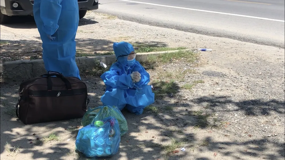  Bé 7 tuổi đi cách ly sau khi cha mắc Covid-19 ảnh 1