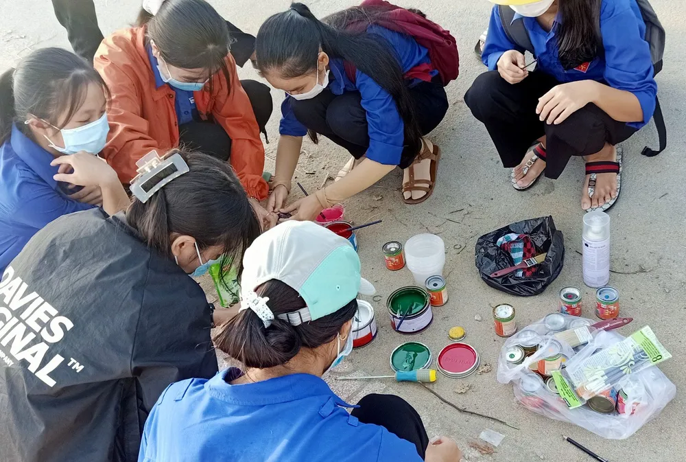 Quảng Ngãi: Thông điệp trên chiếc ghế đá vẽ phòng, chống Covid-19 ảnh 8