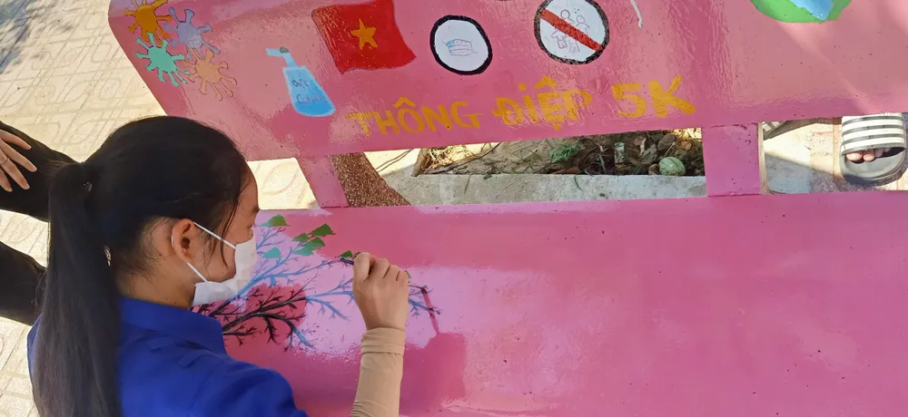 Quảng Ngãi: Thông điệp trên chiếc ghế đá vẽ phòng, chống Covid-19 ảnh 3