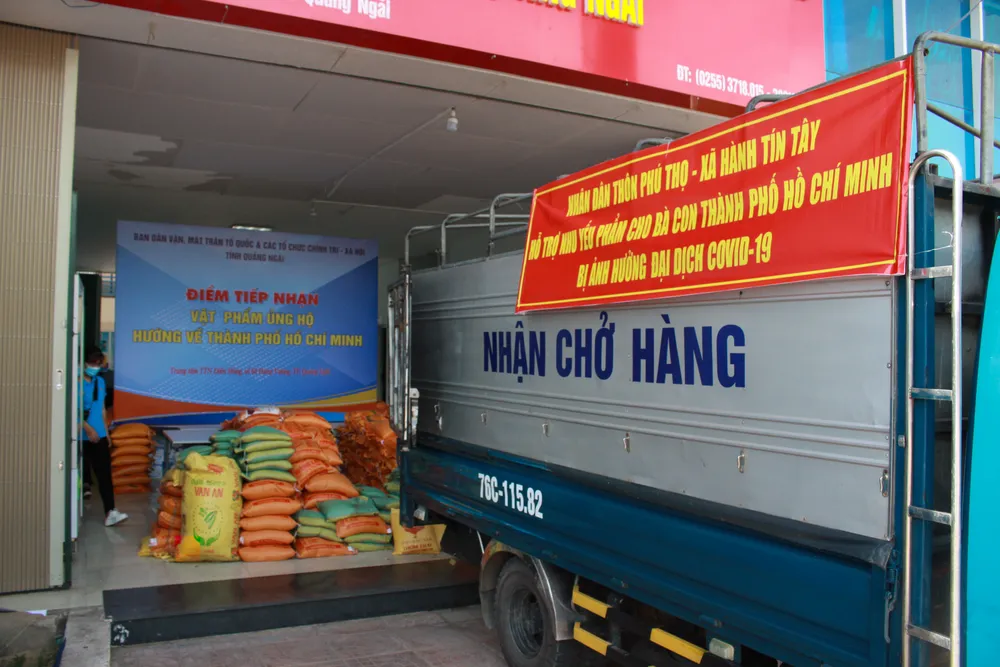 Quảng Ngãi gửi 1.000 suất quà quê hỗ trợ người dân TPHCM ảnh 1