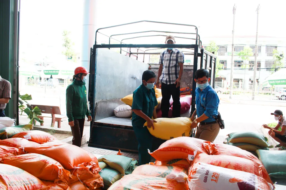 Quảng Ngãi gửi 1.000 suất quà quê hỗ trợ người dân TPHCM ảnh 2