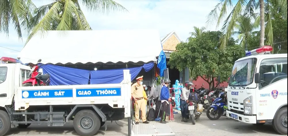Quảng Ngãi: Cảnh báo nguy cơ dịch Covid-19 khi người dân từ miền Nam về bằng xe cá nhân ảnh 3