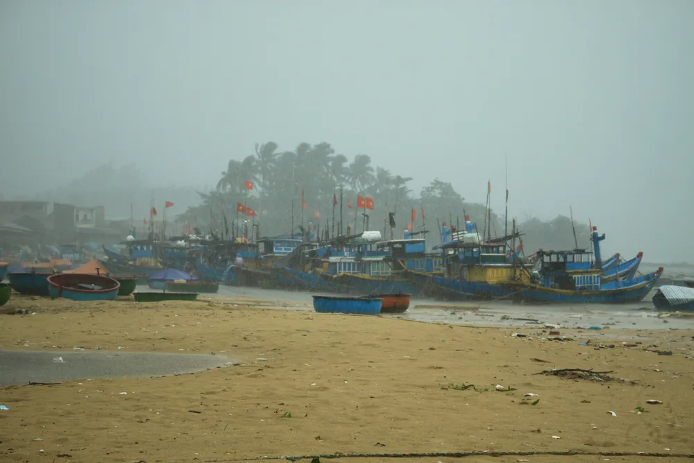 Các tỉnh miền Trung khẩn trương ứng phó bão số 5 đổ bộ  ảnh 3