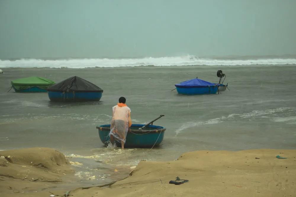 Các tỉnh miền Trung khẩn trương ứng phó bão số 5 đổ bộ  ảnh 5