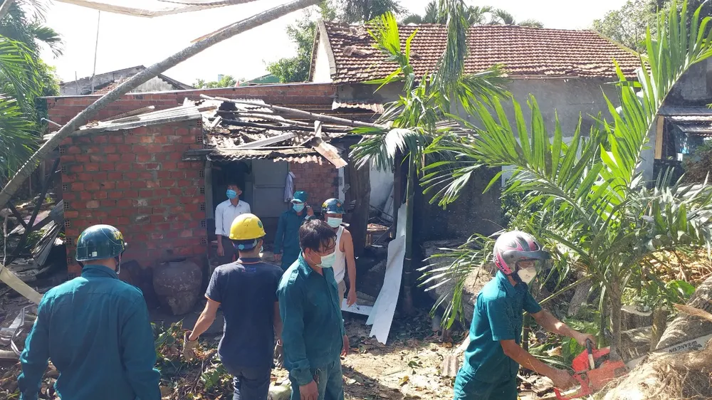 Các địa phương khắc phục hậu quả của bão số 6 ảnh 12