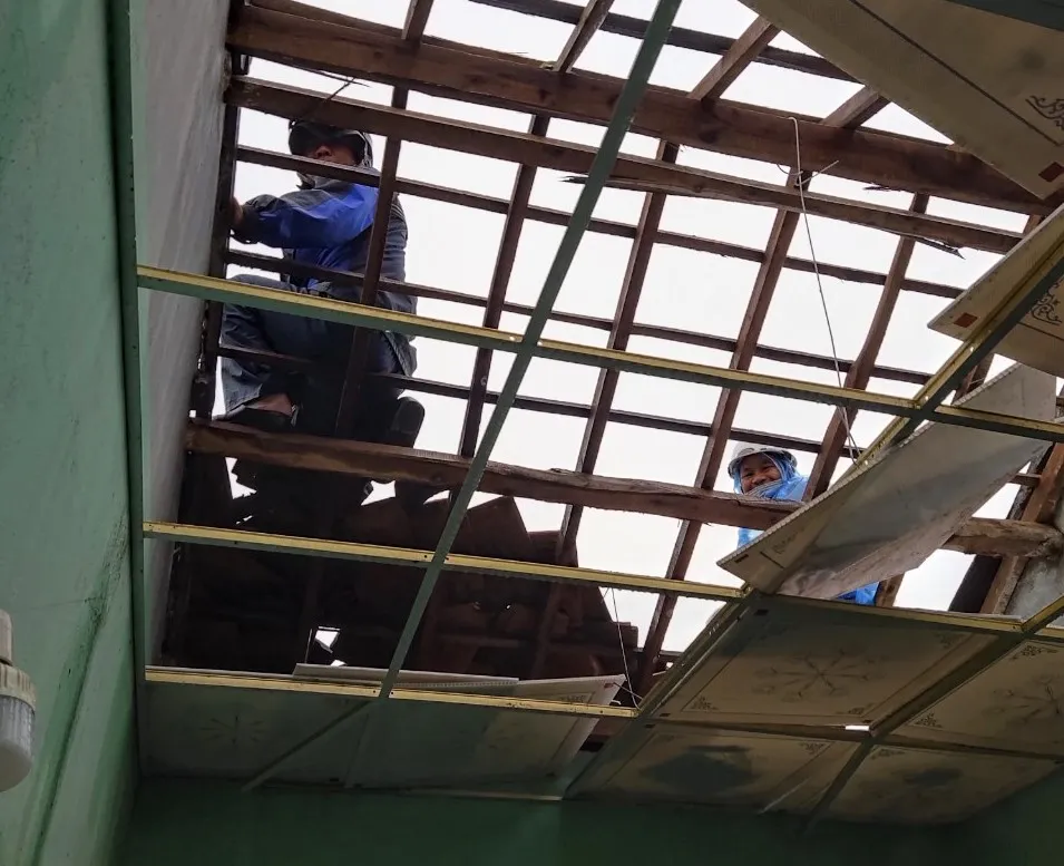 Một số tỉnh miền Trung bị sạt lở, ngập cục bộ, chia cắt giao thông do mưa lớn ảnh 11