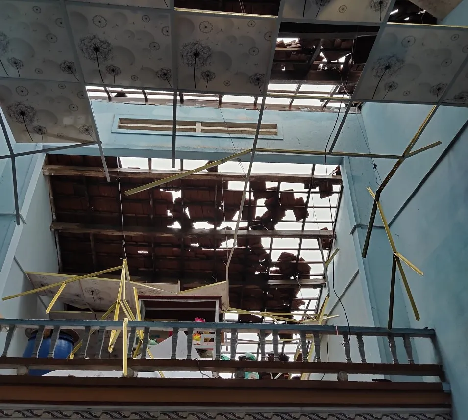 Một số tỉnh miền Trung bị sạt lở, ngập cục bộ, chia cắt giao thông do mưa lớn ảnh 9