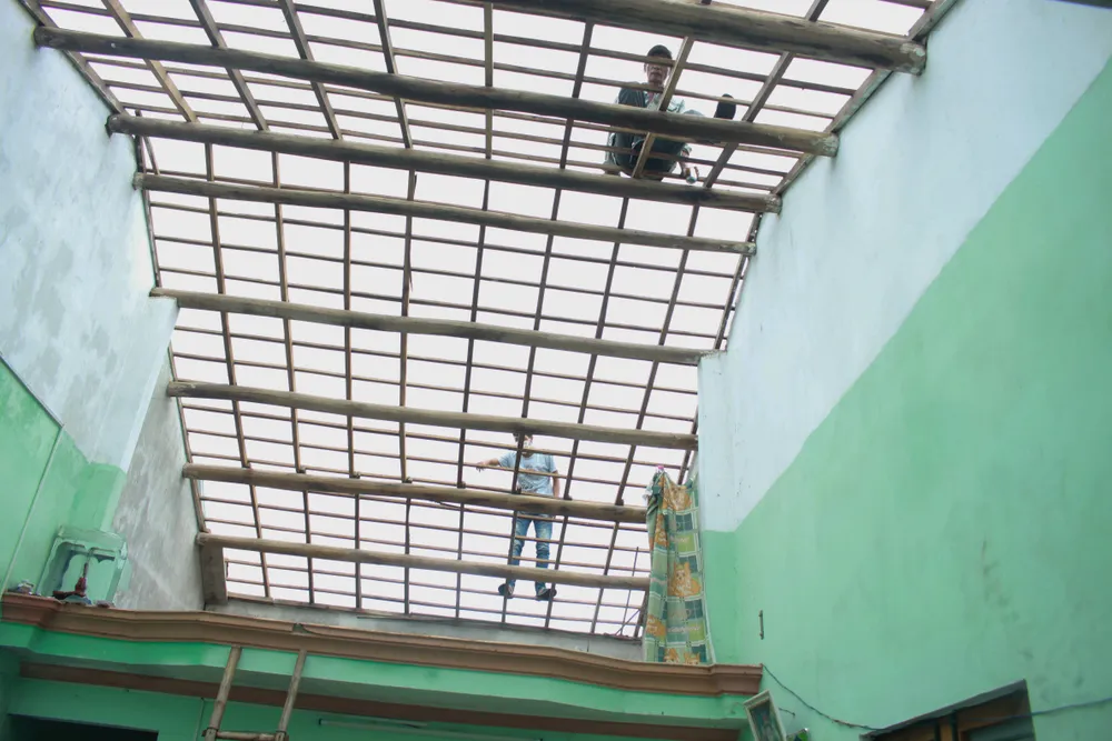 Quảng Ngãi: Giúp dân khắc phục hậu quả lốc xoáy ảnh 1