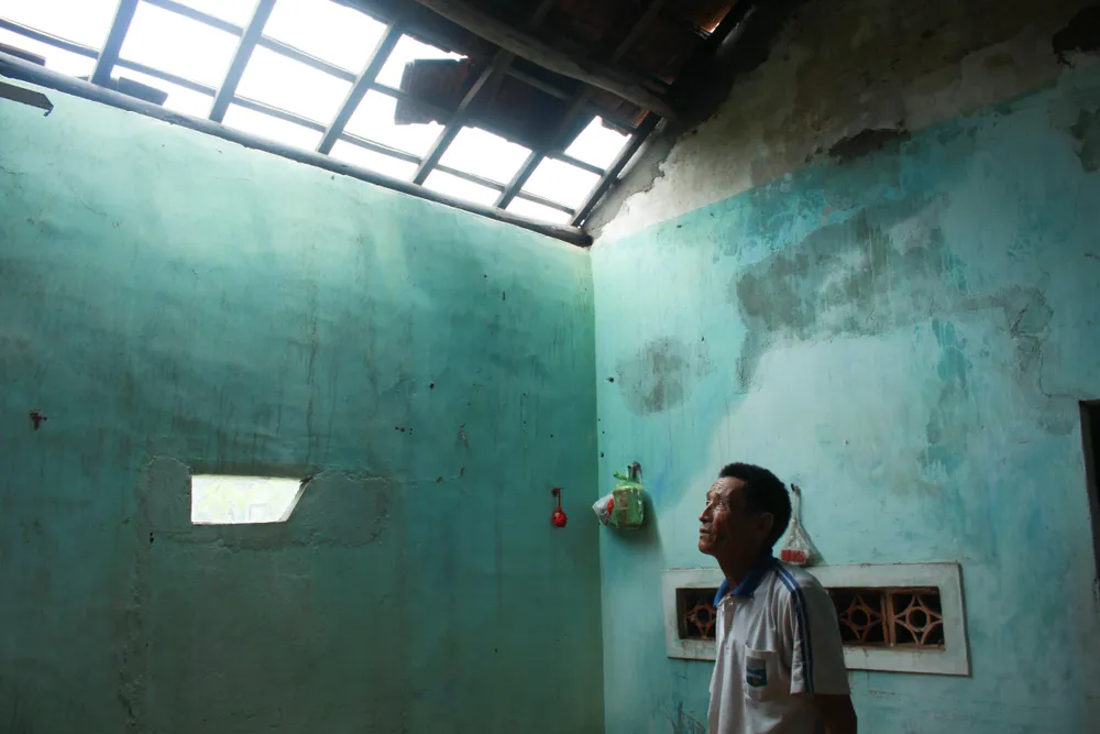 Quảng Ngãi: Giúp dân khắc phục hậu quả lốc xoáy ảnh 5