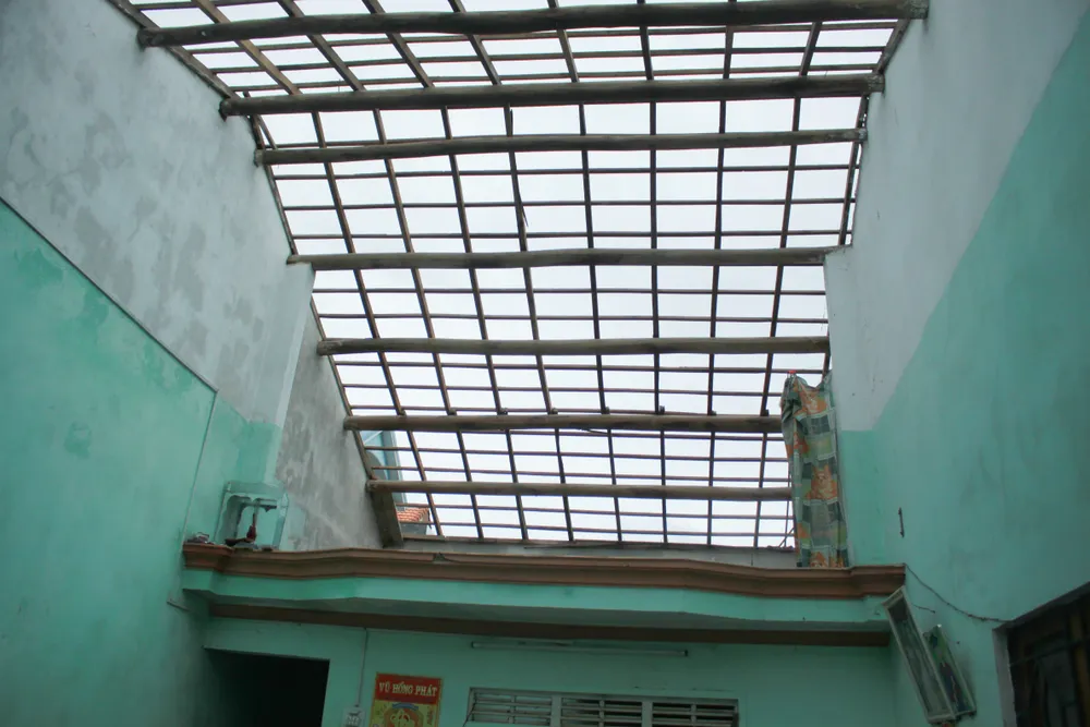 Quảng Ngãi: Giúp dân khắc phục hậu quả lốc xoáy ảnh 3