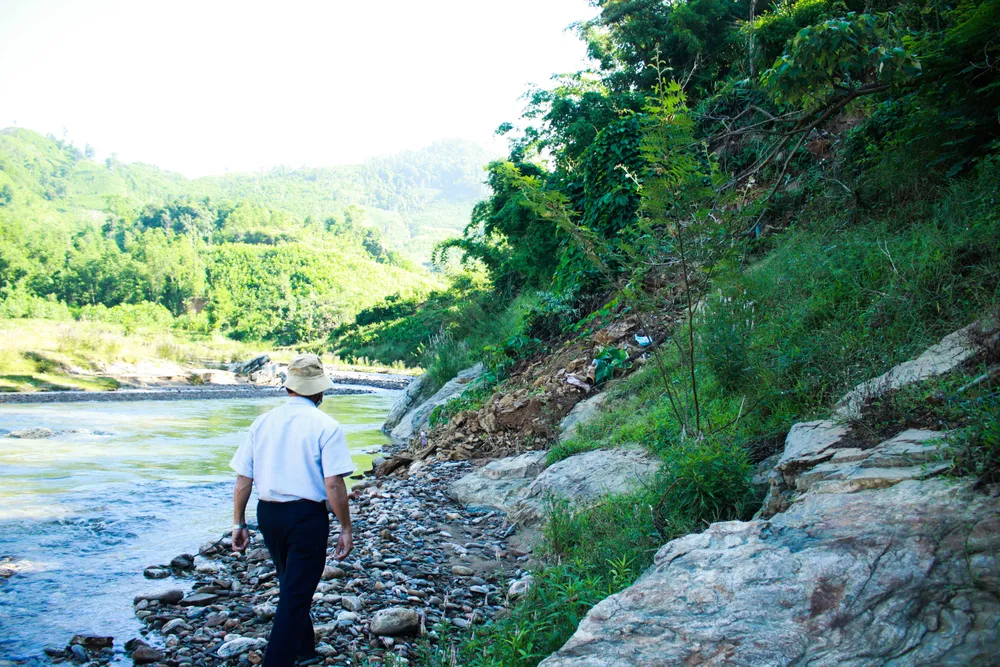 Nguy cơ nhà dân Đồi Gu tháo đổ xuống sông Nước Nia khi mưa lớn ảnh 3