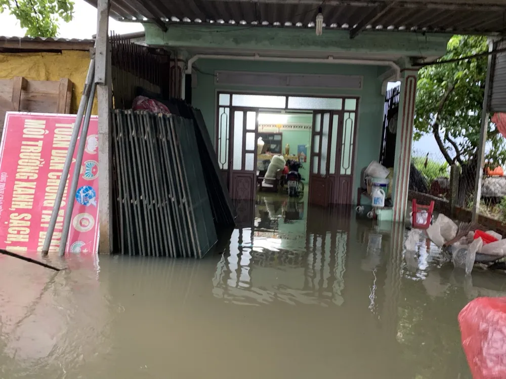 Nhiều tuyến đường tại TP Quảng Ngãi bị ngập do mưa lớn ảnh 8