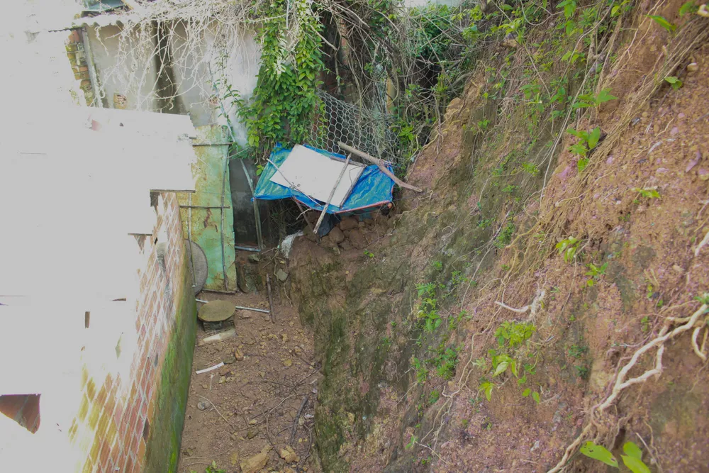 Quảng Ngãi: Hiểm họa sạt lở núi ở thị trấn Châu Ổ ảnh 6