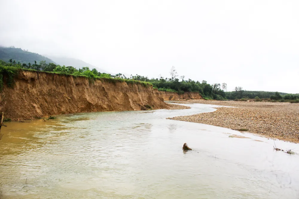 Quảng Ngãi: Sạt lở nghiêm trọng bờ sông Trà Bồng ảnh 6