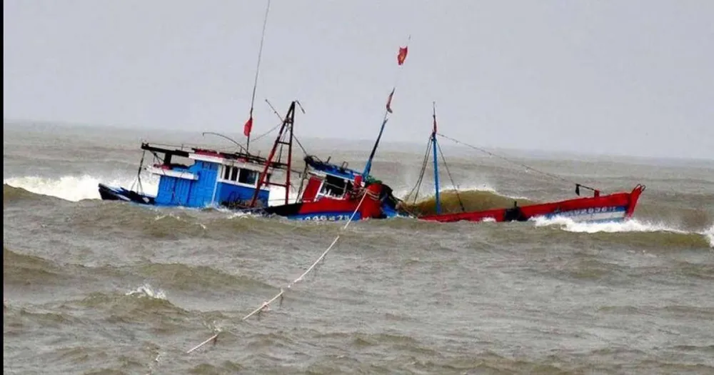 Quảng Ngãi: Cứu hộ thành công tàu cá bị chết máy, trôi dạt trên biển ảnh 1