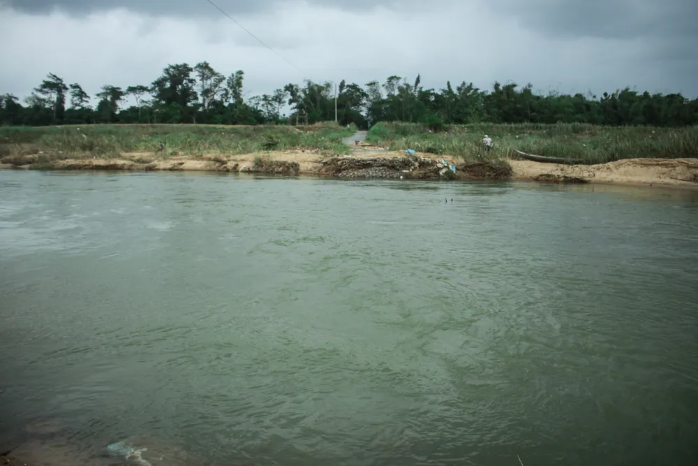 Quảng Ngãi: Hàng trăm hộ dân bị cô lập giữa sông Trà Khúc hơn 1 tháng qua ảnh 2