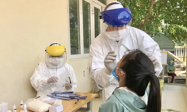 Quảng Ngãi chính thức xóa bỏ quy định xét nghiệm với người về quê đón tết ảnh 1