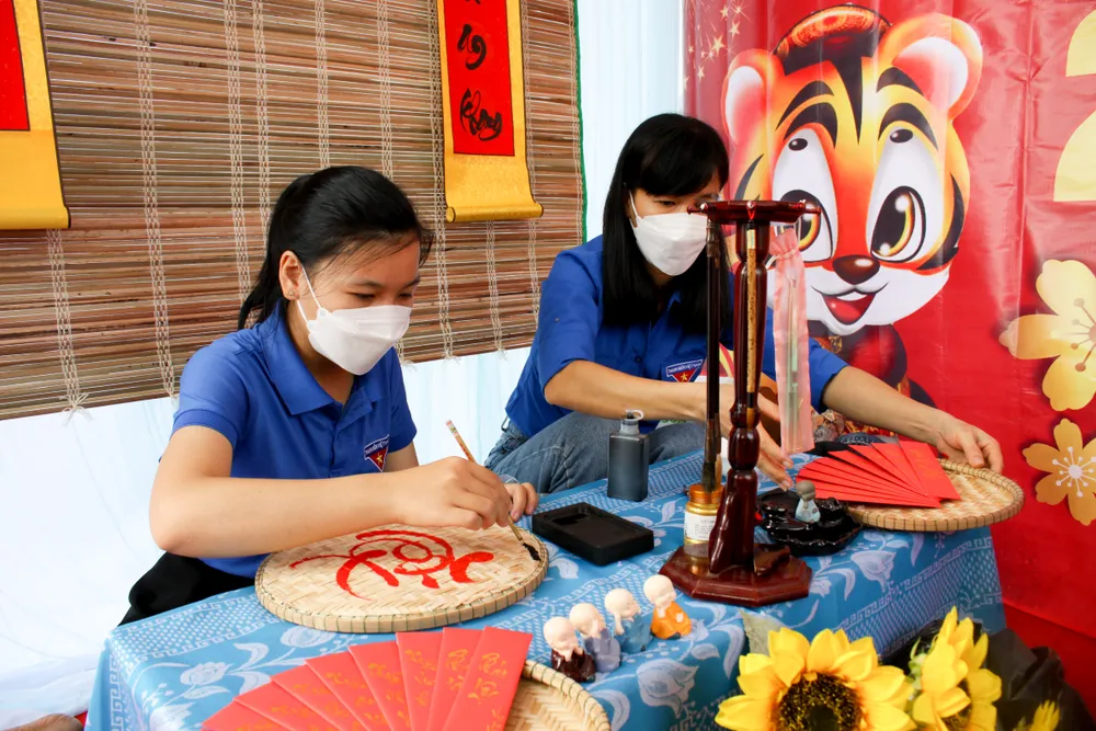 Mang quà tết đến vùng núi Quảng Ngãi ảnh 9